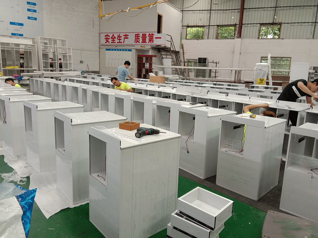 1000個(gè)醫(yī)用全鋁床頭柜趕貨中